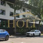 Holi *